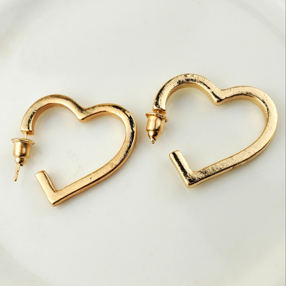 💫5/$25 Stunning Heart Earrings